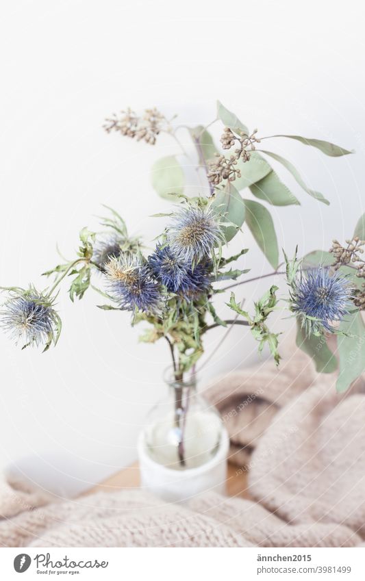 A small bouquet of dried flowers and a cosy woollen blanket Autumn hygge Cozy Wool Blanket Ostrich Vase Dried flower Winter Lifestyle Safety (feeling of)