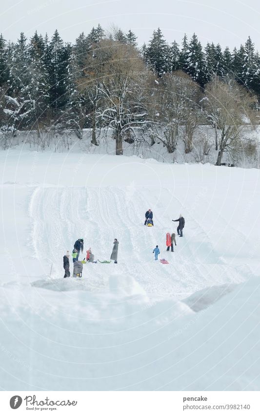 ski & rodel gut! ll Schnee Winter Hügel Wald Piste Kinder rodeln skifahren Wintersport Allgäu Spaß Freude Schlitten