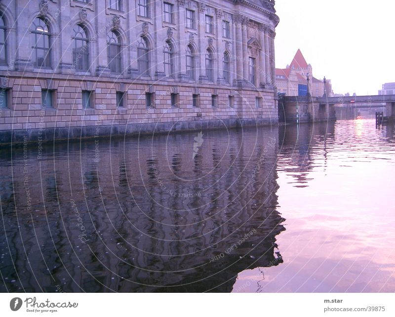 SpreeMirroring Reflection Historic Evening Sunset Architecture Water Berlin River