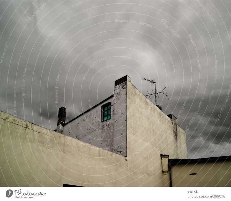 radio tower Sky Clouds Climate Weather Bad weather House (Residential Structure) Wall (barrier) Wall (building) Facade Window Eaves Chimney Antenna Threat Dark