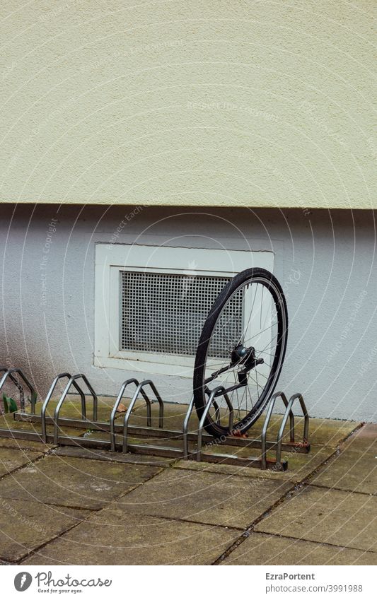 sure Bicycle Wheel Safety completed Bicycle rack Theft Transport loss Lock bicycle lock Wall (building) Window Facade Backup