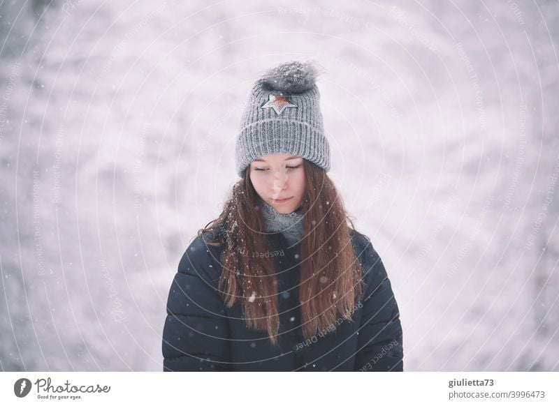 Portrait of a teenage girl in winter, sad, alone, hopeless portrait Girl Woman Love Future Puberty Young woman 1 Youth (Young adults) Human being 13 - 18 years