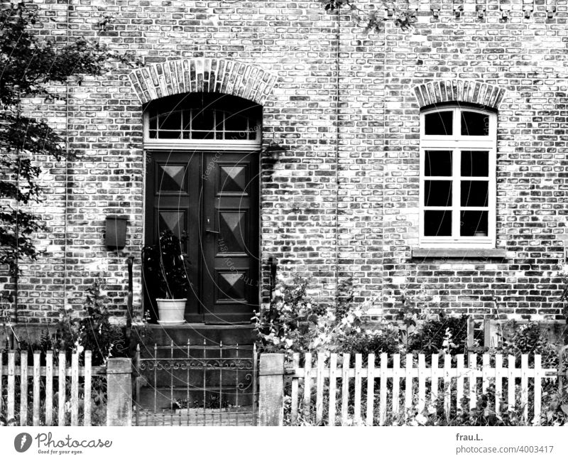 A friendly old brick house door House (Residential Structure) Sunlight Old building Village Fence Flower Day Window Garden fence Degersen