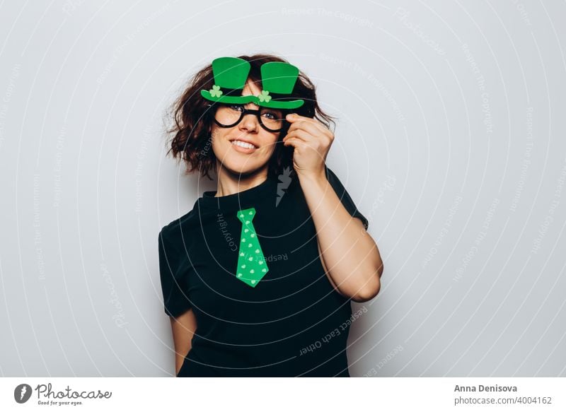 St Patricks Day party Symbol 17 March kid woman girl young coin hat leprechaun photo booth props green lucky paper shamrock clover leaf kiss me im irish day
