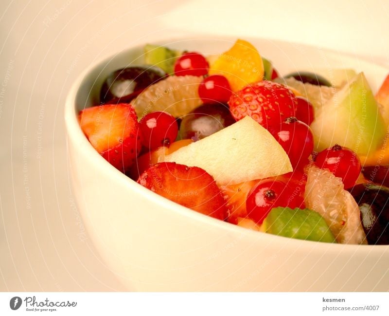 +++++ VITAMIN A, B, C, D +++++ Fruit salad Vitamin Bunch of grapes Nutrition Strawberry Apple