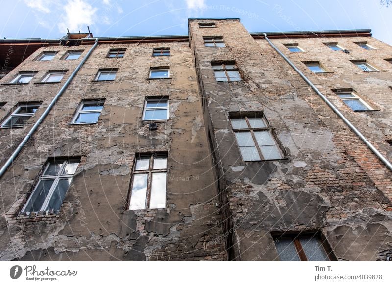 View up / Backyard Berlin Prenzlauer Berg Old building unrefurbished Deserted Town Downtown Capital city Old town House (Residential Structure) Exterior shot