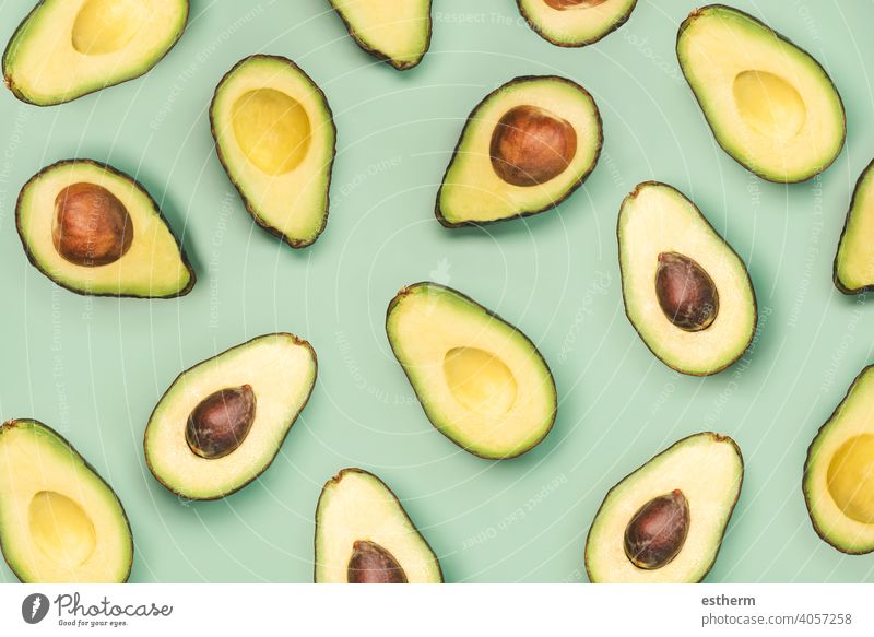 Chopped Avocados In A Bowl On Cutting Board On Wooden Background. Half  Avocado With Pulp And Seed, Whole Green Fresh Tropical Fruit On Brown  Table, Top View Stock Photo, Picture and Royalty