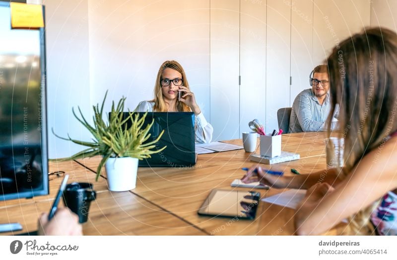 Woman working in the office surprised looking laptop woman looking screen talking phone businesswoman coworkers mobile workplace communication problem trouble