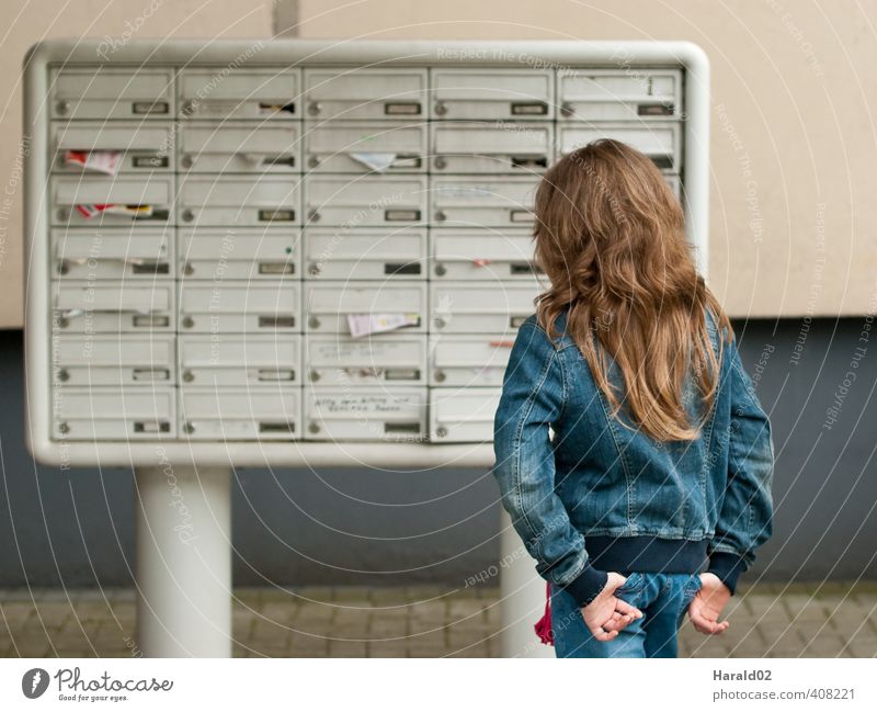 Letterbox child Flat (apartment) Child Human being Feminine Girl Infancy Youth (Young adults) 1 8 - 13 years Bell Mailbox Blue Sadness Loneliness Contact