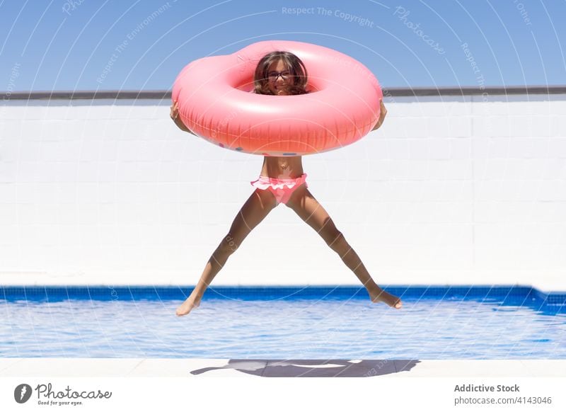 Happy Woman Floating On Pink Inflatable Stock Photo - Download Image Now -  Swimming Pool, Women, One Woman Only - iStock