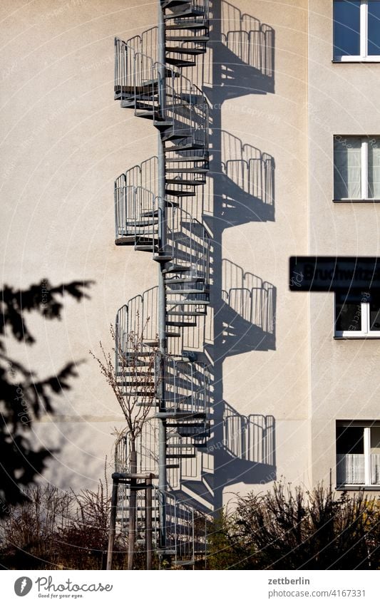 Spiral staircase, outside sales Descent Downward ascent Upward External Staircase Fire prevention rail House (Residential Structure) Apartment house Deserted