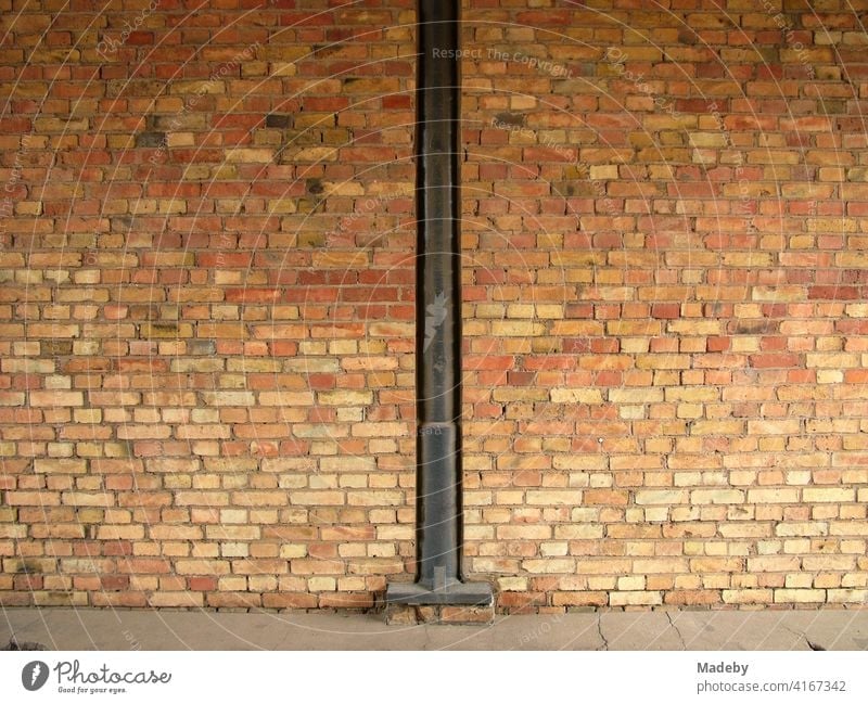 Gap with steel girder in the brick facade of the old Heyne factory in Offenbach am Main in Hesse Wall (barrier) Brick masonry Facade Brick facade brick wall