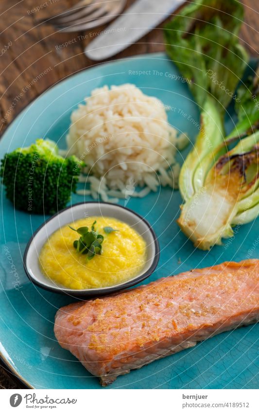 grilled salmon with broccoli and rice Salmon sirloin Salmon filet roasted Fish salubriously Barbecue (apparatus) background tribunal Roasted Dinner omega3