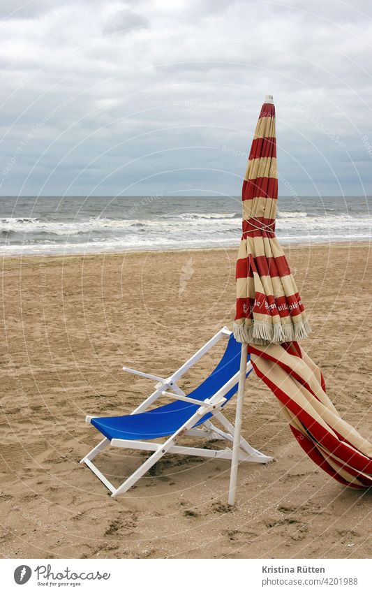 Red and White Umbrellas on Beach · Free Stock Photo