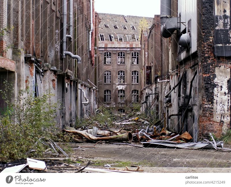 Contigelände Hannover | it's been a long time Limmer conti Industry Decline Ruin Factory Building Derelict Old Broken Transience Destruction Window Past Facade