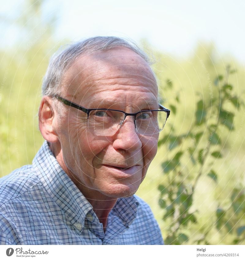 Portrait of senior citizen with glasses and grey hair in nature Human being Man Senior citizen age Head Face Eyeglasses Gray-haired Short-haired portrait