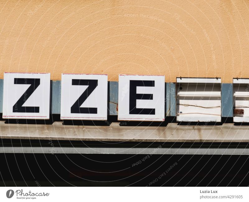 ZZE... Letters, lighting a pizzeria that has long been closed Suburb restaurant Gastronomy Transience transient over Gloomy dreariness Broken Old Deserted