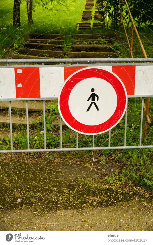 Traffic sign " Prohibition for pedestrians" and red-white warning beacon in front of a long staircase in a park / VZ 259 / Durchgangsverbot pedestrian ban