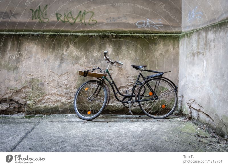 an old bicycle leaning against the wall in the backyard Bicycle Backyard Prenzlauer Berg Berlin Wheel Town Deserted Exterior shot Day Capital city Downtown