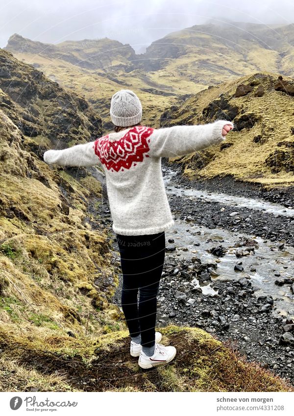 Iceland embraces Nature Green Sweater Freedom wide mountains Green space Hills and water Mountain Sky Clouds Environment Exterior shot Colour photo Deserted