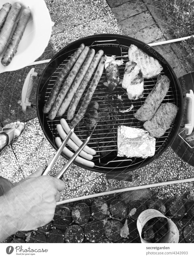 [PARKTOUR HH 2021] Meat is my vegetable has hand and foot. BBQ Black & white photo Small sausage Leisure and hobbies Barbecue (apparatus) kettle grill Food