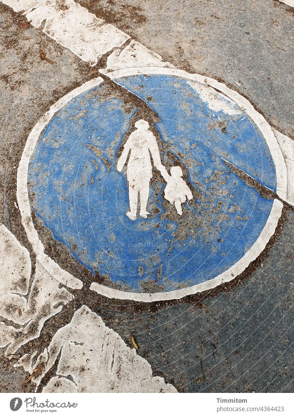 The other day in Cologne... paths, transitions... Signs and labeling walkway Traffic infrastructure Clue Pictogram Lane markings Protect Lanes & trails