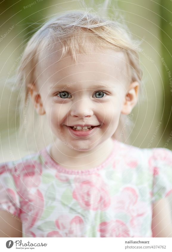 Mary... Child portrait Infancy outdoor Outdoor photography Cute Girl Girl`s face people Friendliness kind Laughter smilingly Summer Summery Summertime fun