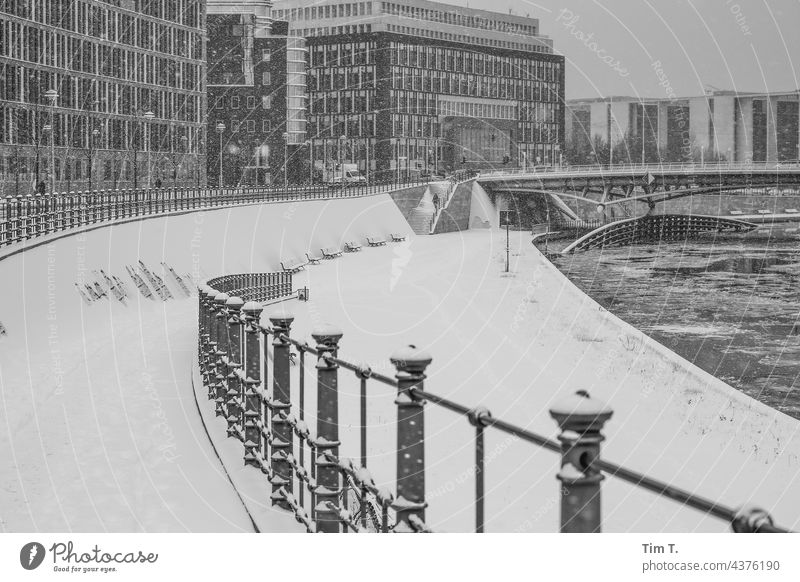 Snow lies in the government quarter on the banks of the Spree River Berlin Seat of government b/w Winter Architecture Capital city Germany Spreebogen Deserted