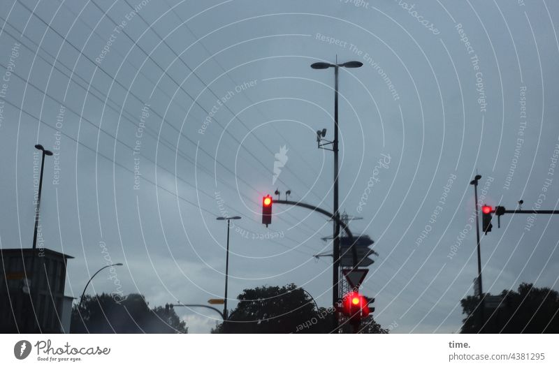 Lightboxes (27) Traffic light light sign system Cable Pole Sky Storm clouds Clouds House (Residential Structure) streetlamp somber Rain Cloud