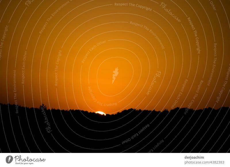 The night comes in Franconia. In the run-up everything is already black. The sun is hardly to be seen. For it the sky shines in a wonderful color. Sunset Sky