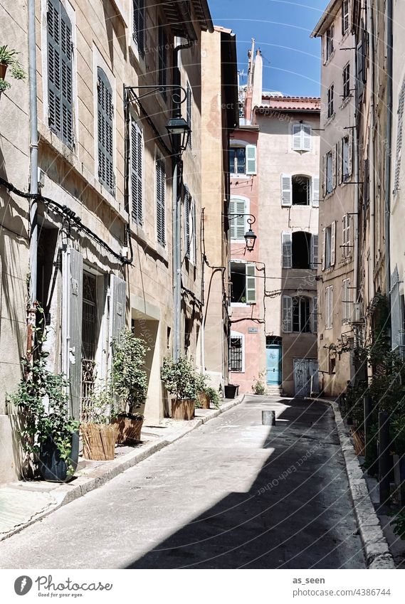 Alley in Marseille Summer Street Narrow House (Residential Structure) Old town Facade Exterior shot Town Architecture Downtown Vacation & Travel Tourism