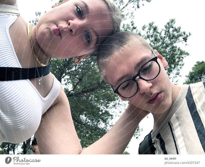 Sibling selfie persons two Girl Boy (child) Puberty Youth (Young adults) Young woman Face 13 - 18 years media pedagogy Media Cellphone social media Head heads