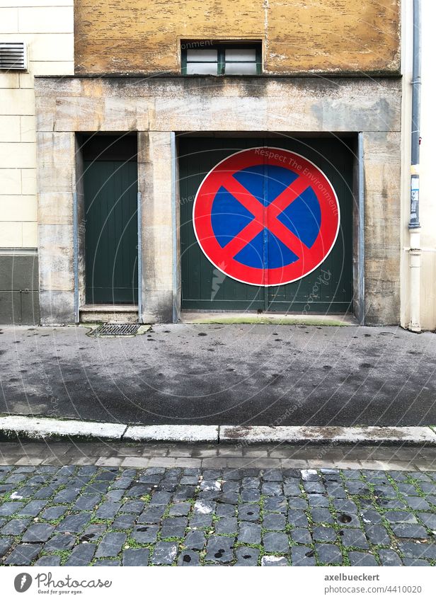 Absolute no stopping sign on garage door absolute ban on holding absolutely forbidden No standing Signs and labeling Road sign Bans Clearway Transport Parking