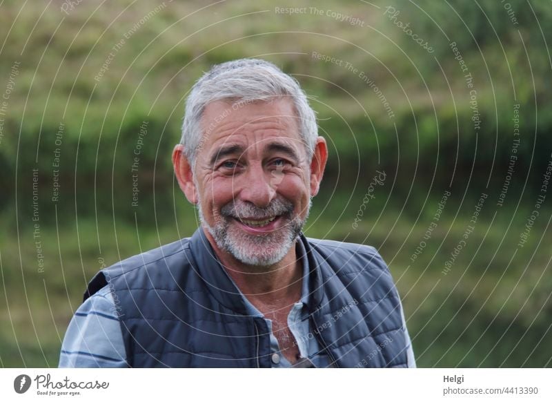 Portrait of a laughing senior citizen with short grey hair and grey beard Human being Man Senior citizen portrait Laughter Friendliness Gray-haired short hair