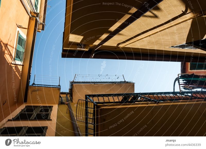 Italian backyard Worm's-eye view Skyward Ambitious Interior courtyard Perspective Old Facade House (Residential Structure) Old building Flat (apartment) Above