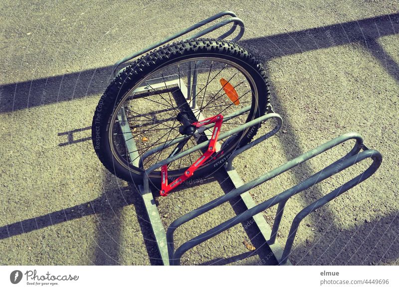 front wheel of a bicycle connected to a bicycle stand / theft / audacity Front wheel Bicycle Audacity brazen Theft Safety insecurity Bicycle rack bicycle lock