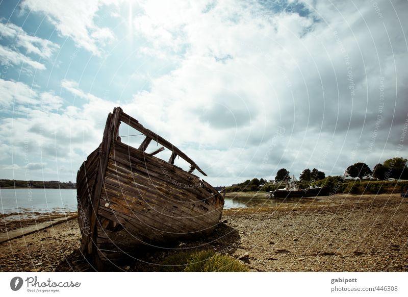 last anchorage Landscape Coast Beach Navigation Fishing boat Old Broken Trashy Gloomy Apocalyptic sentiment Competition Calm Decline Past Transience Change Time