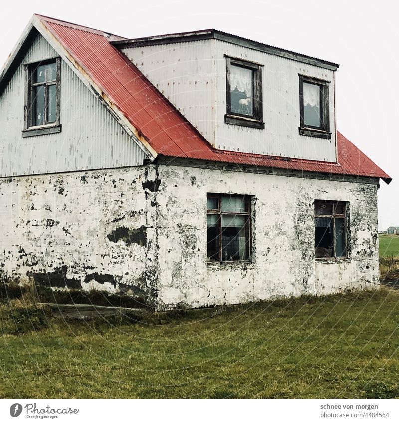 grey in grey with red roof Iceland House (Residential Structure) Weather Exterior shot Deserted Colour photo Landscape Hut Meadow Loneliness Day Nature Building