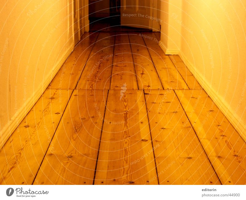 and here the hallway Wood Light Hallway Flat (apartment) Living or residing Life to the kitchen