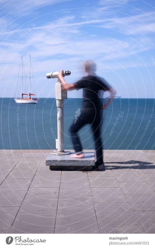 A long, lonely view of the sea 30-40 years 40-50 years on one's own Anonymous Exterior shot Vantage point vantage point Inspection motion blur Admiration