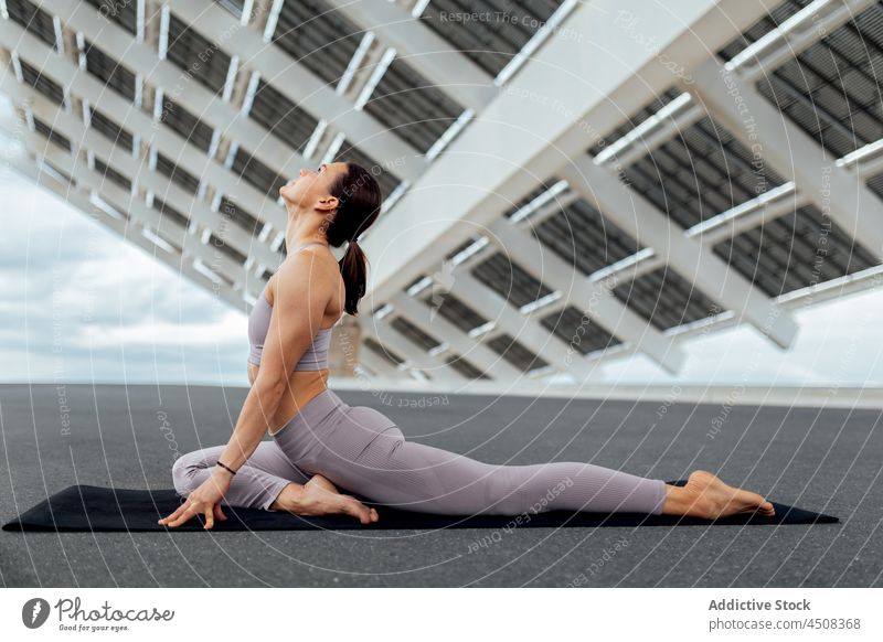 How to achieve this pose: flying lizard! | Galeri disiarkan oleh yoga with  sara | Lemon8