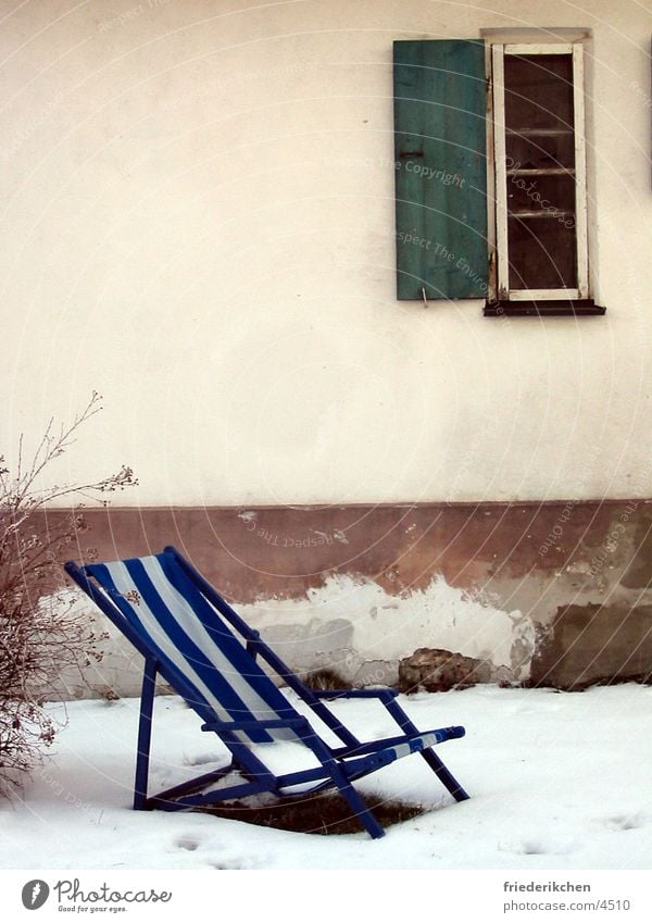 Deckchair in the snow I Snow Window Day Winter Shutter House (Residential Structure) Wall (building) Blue Stripe Thaw Weather Moody Snowscape Garden Park
