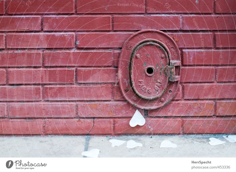 Paris avec coeur Old town Building Wall (barrier) Wall (building) Stone Metal Heart Sharp-edged Kitsch Round Red Brick wall Gas pipe Flap paper heart
