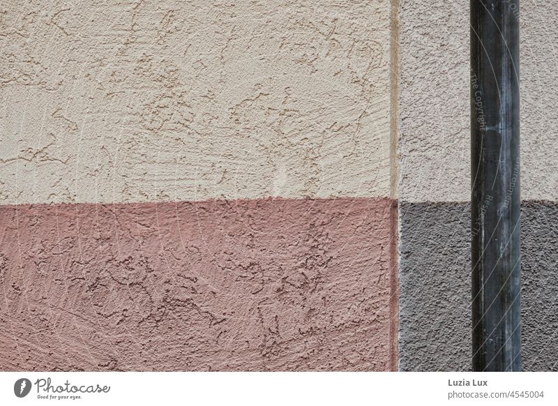 Facade geometry: coloured surfaces on roughcast, plus a rain gutter Colour surfaces Rectangles rectangular house wall Wall (building) Plaster Pink Beige Gray