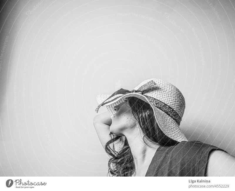 Woman in a summer hat Young woman Individual Portrait photograph 1 Person Human being Face of a woman Feminine Hair and hairstyles Long-haired Hat