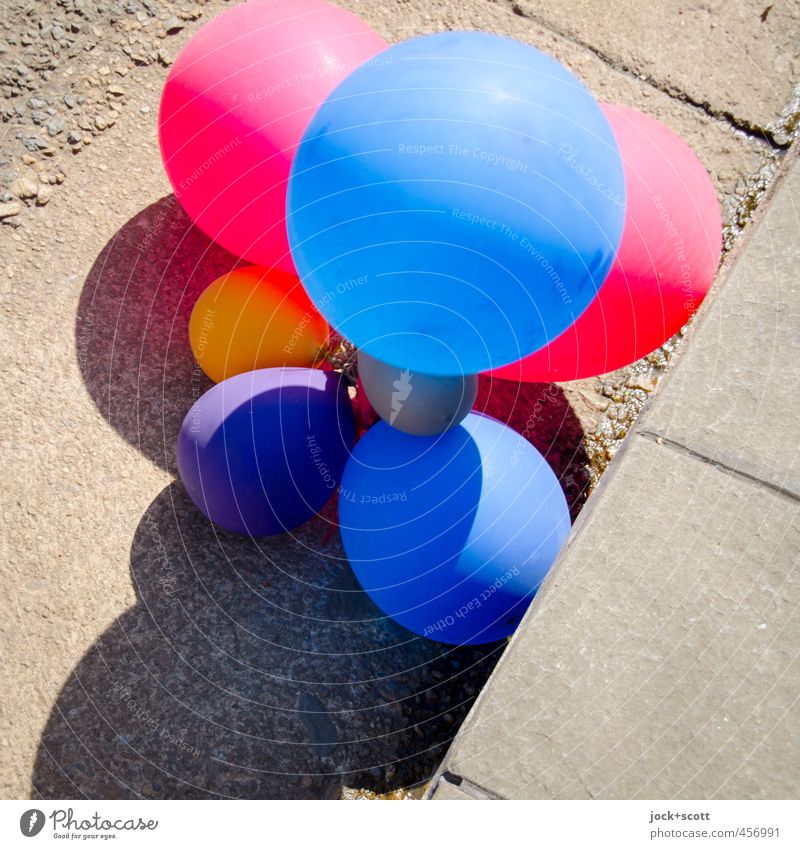 half-full, half-empty Party Curbside Paving tiles Balloon Half full Decreasing Discovery site Shadow Attachment Connectedness Under Multicoloured