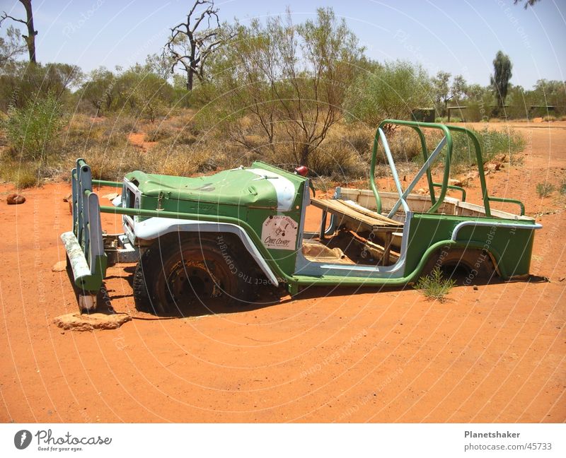 I sink quietly... Green Australia Red Bushes Outback Transport Car Sand Go under Funny