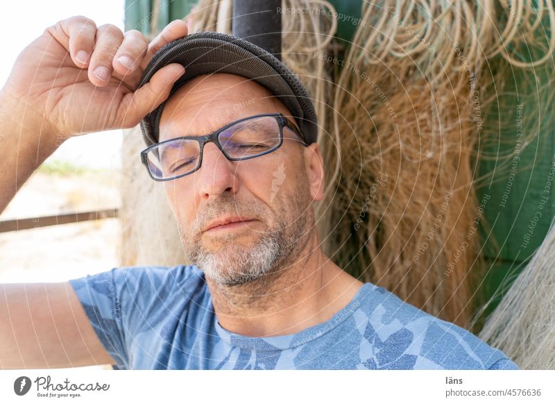 male daydreamer Daydream Daydreamer Man Male senior 60 years and older portrait Human being Authentic Closed eyes Eyeglasses Cap T-shirt Contentment