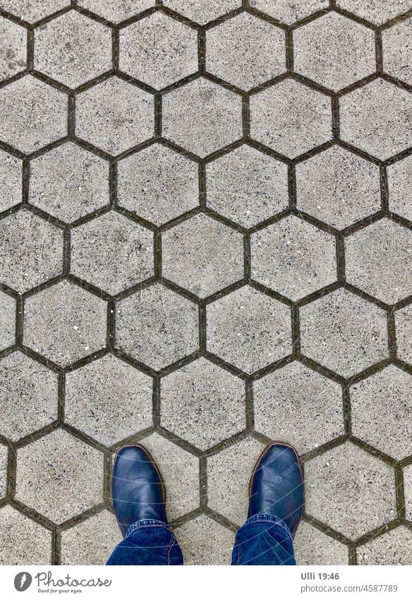 Counting tiles..............(or honeycomb?) Paving tiles Symmetry Exterior shot Structures and shapes Sidewalk Concrete Stone Seam Gray Floor covering