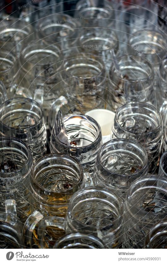 Many empty and half-empty beer glasses are assembled, in some there is cutlery Beer Beer garden Beaker Drinking Beverage out remnants Cup Cutlery Crockery